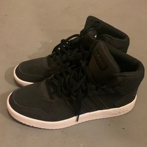 I’m selling black and white adidas,size of shoes 10